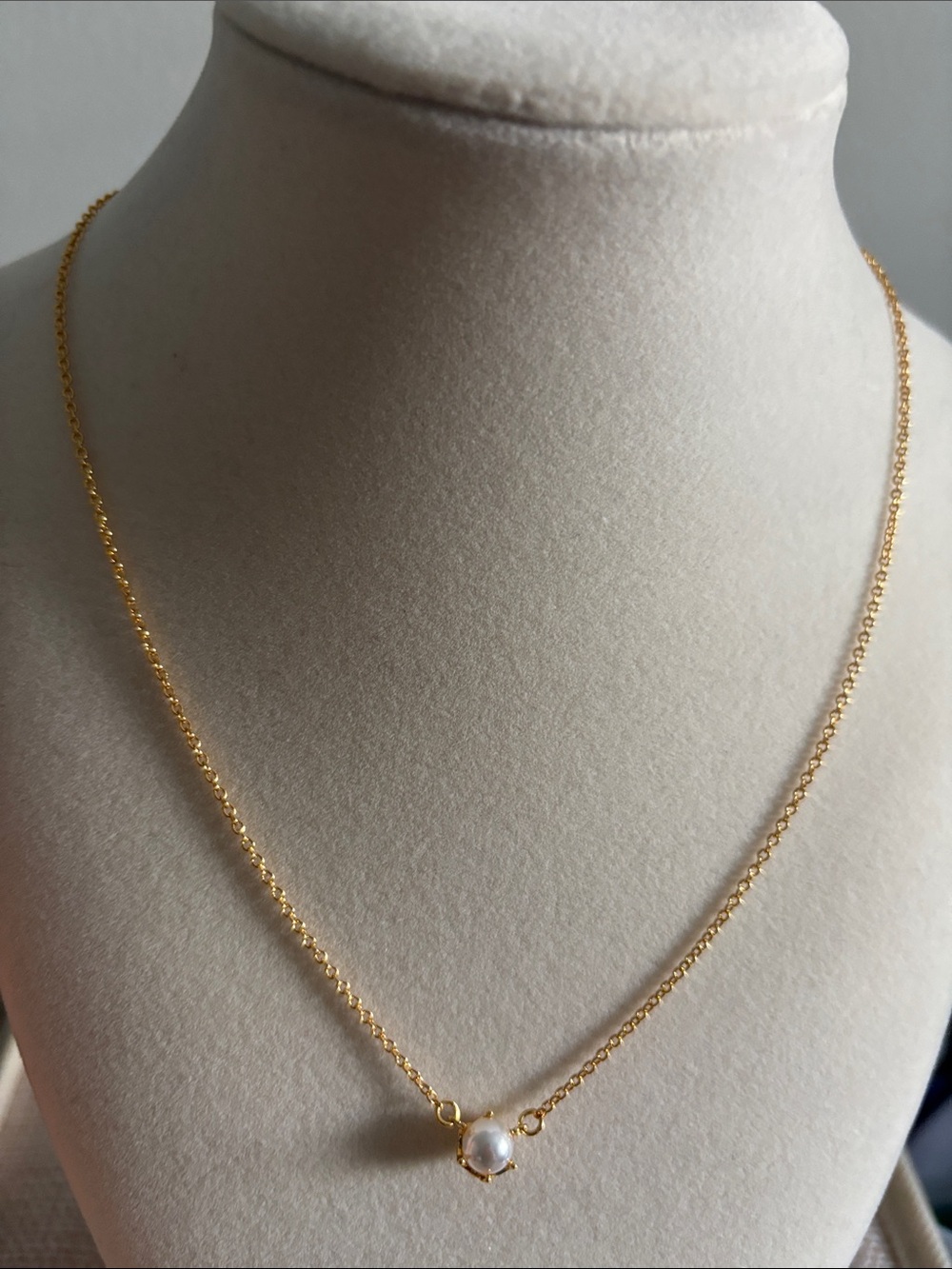 Kendra Scott Gold Chain with White Pearl Pendant Necklace